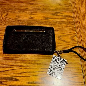 Black Steve Madden wristlet!